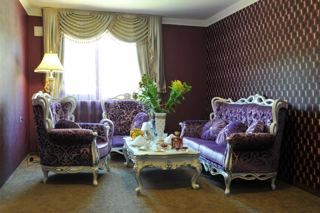 Park Hotel Stara Zagora Pokój zdjęcie A living room in the hotel