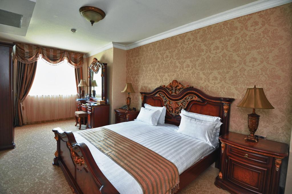 Park Hotel Stara Zagora Zewnętrze zdjęcie A bedroom in the hotel